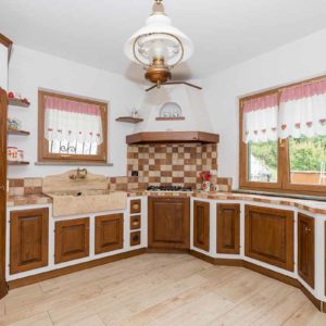 1-arredo_rustico_in_legno