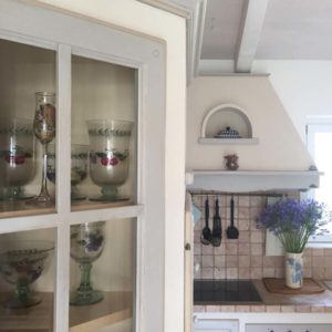 6-vetrina_mobile_rustico_bianco